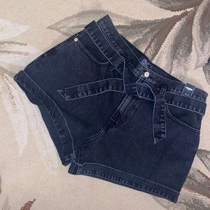 Abercrombie & Fitch Natural rise black denim short